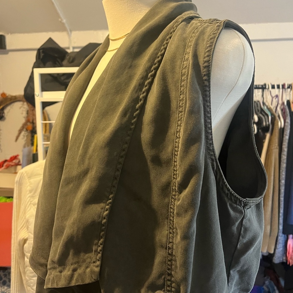 Max Jeans Women's Olive Vest size Medium. - Picture 2 of 8